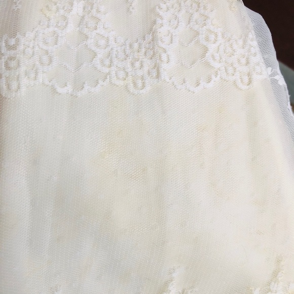 SOLD 🎈Lace Wedding Dress - Picture 14 of 16